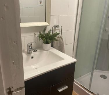 Santo Domingo Chalet De Esquí | El Convento Las Salinas en Santo Domingo Espaciosa y cómoda cabaña de cinco dormitorios para diez personas