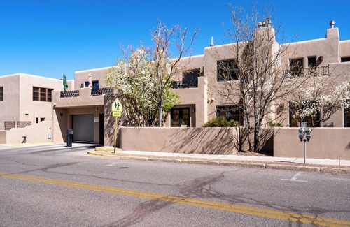 Downtown Santa Fe Casa | El Corazon by VTrips