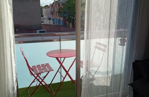 La Canyada dels Pins Apartamento | El estudio de las mariposas,sofa cama , cocina y baño