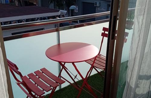 La Canyada dels Pins Apartamento | El estudio de las mariposas,sofa cama , cocina y baño