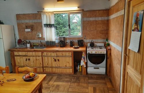 Lago Puelo Casa | El Jarillal Chalet de Montaña a pasos del lago