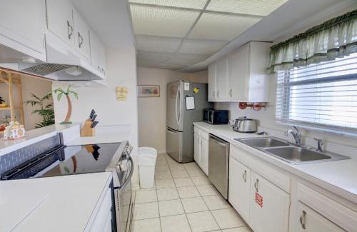 Fort Walton Beach Casa | El Matador 235 - Beautiful views of the courtyard and Gulf of Mexico