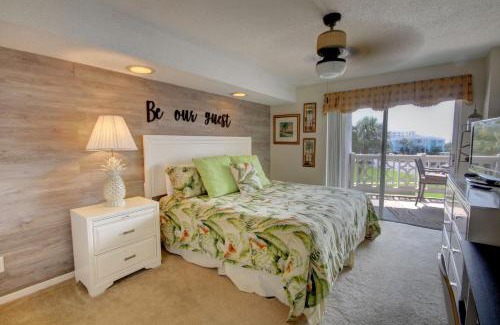 Fort Walton Beach Casa | El Matador 235 - Beautiful views of the courtyard and Gulf of Mexico
