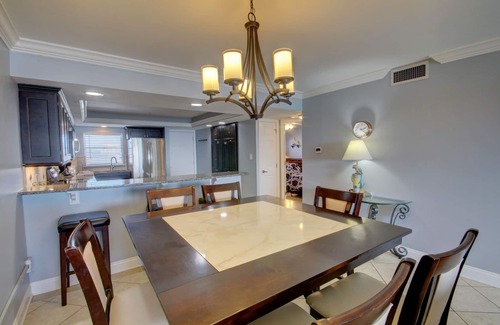 Harold Condominio | 2BR / 2BA - frente del Golfo con hermosas vistas del Golfo y piscina