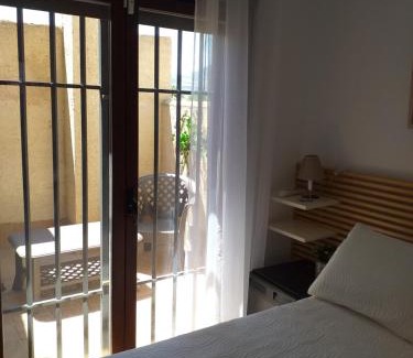 Lozoyuela Cama Y Desayuno | El Mondalindo Habitación intima con patio