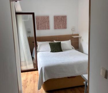 Lozoyuela Cama Y Desayuno | El Mondalindo Habitación intima con patio