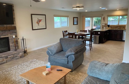 Rio Rancho Casa | El Nido del Sol Great Location 4 bdrms close to Intel Rust Medical Balloon Park