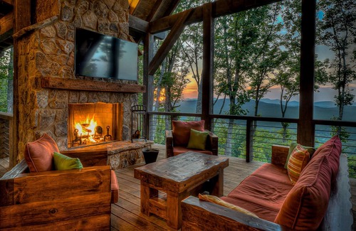 Morganton Cabina | El Oso Cabin by Escape to Blue Ridge