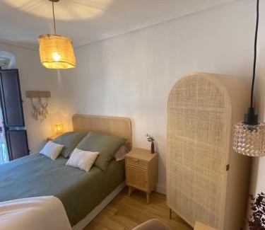Centro histórico Apartamento | "El Paraguas del Antiguo" Parking privado gratuito-Tres dormitorios independientes