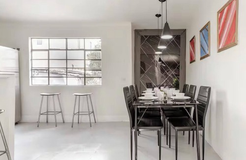 Patio Bonito Apartamento | El Poblado 4 Bed 3 Bath with Terrace