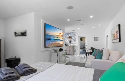 El Portal Casa | El Portal Oasis with Pool, BBQ, 3BR, Studio Gem