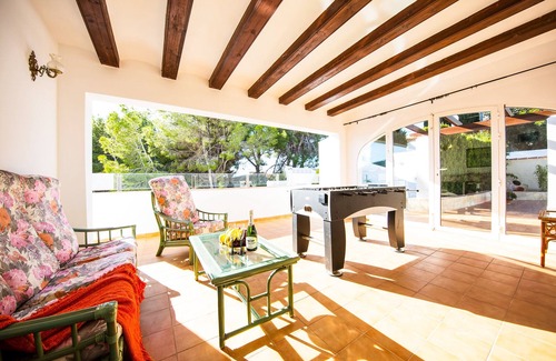 Arnella Villa | El Portet 8 camas, 6 baños, vista al mar, grandes terrazas, cocina de verano, cerca de la playa