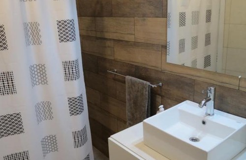 Centro de la ciudad de Mendoza Casa | El Prat, Casa 6ta Sección
