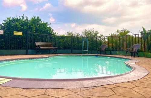 Restrepo Casa | El Rancho de Willy Piscina juegos y BBQ