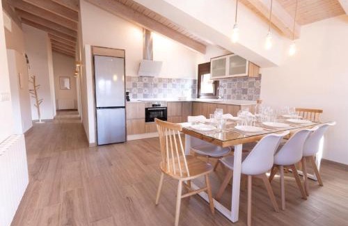 Beceite Apartamento | El sueño del Búho 4. Ático con chimenea y terraza.