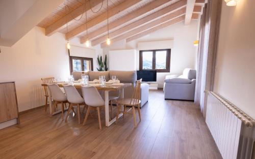 Beceite Apartamento | El sueño del Búho 4. Ático con chimenea y terraza.