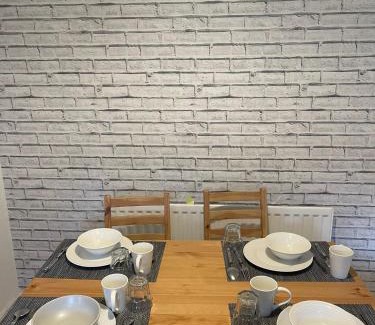 Newark upon Trent Villa | Elani
