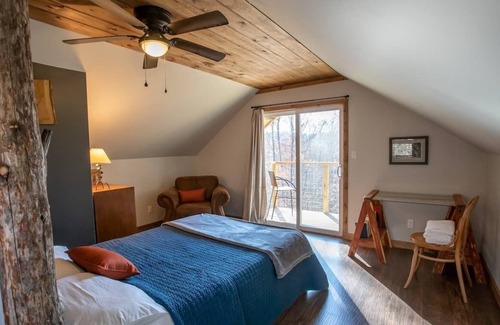 Stanton Cabina | Elderberry Cabin w/ hot tub near Red River Gorge