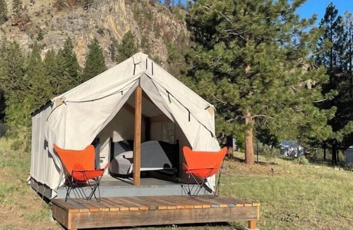 Shoup Alquiler De RV | Elderberry tent & Lewis tent