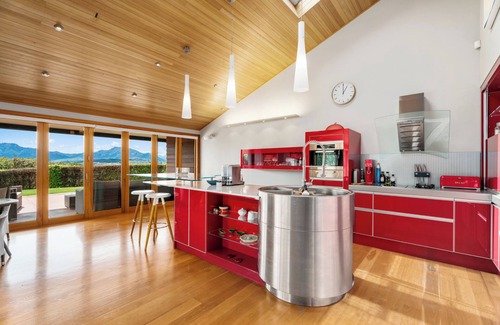 Wanaka Casa | Elderberry Wine - Wanaka Holiday Home