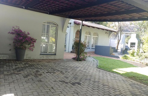 Randpark Ridge Casa | Elderie BnB