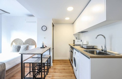 San Sebastián de los Reyes Apartamento | Elegant Studio with Private Terrace by RentitUP