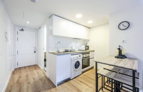 San Sebastián de los Reyes Apartamento | Elegant Studio with Private Terrace by RentitUP