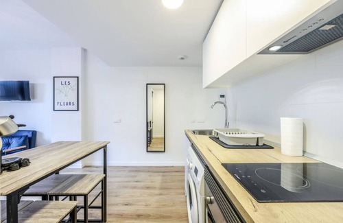 San Sebastián de los Reyes Apartamento | Elegant Studio with Private Terrace by RentitUP