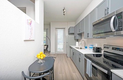 East Ybor Apartamento | Electric, Chic, YBor, Channelside, 1BR - 5 ppl
