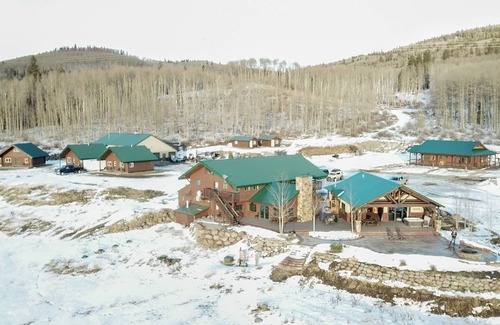 Paonia Cabina | Electric Mountain Lodge: Mountain Views/Restaurant/Bar/Events/Snowmobiles | 8