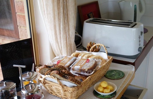 Wungong Casa | Eleebana Guest House