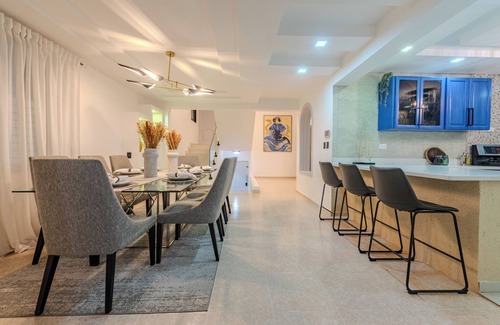 Santiago de los Caballeros Villa | Elegant & Cozy 4BR Home / the Best Location In STI