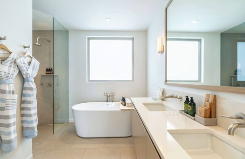 Providenciales Hotel | Elegant and Quiet Suite w/Panoramic Views near Sunset Beach