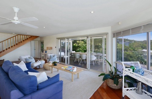 North Avoca Casa | Elegance on Elgata - Bright and Breezy