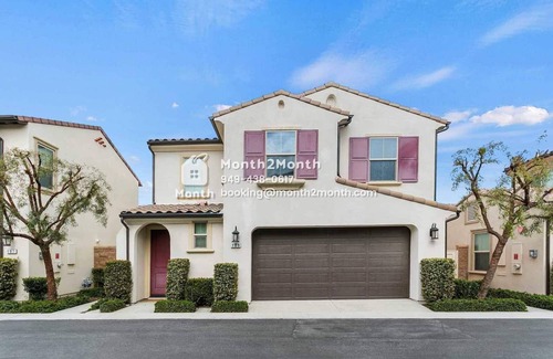Portola Springs Casa | Elegancy Acme on Bright Poppy #2943