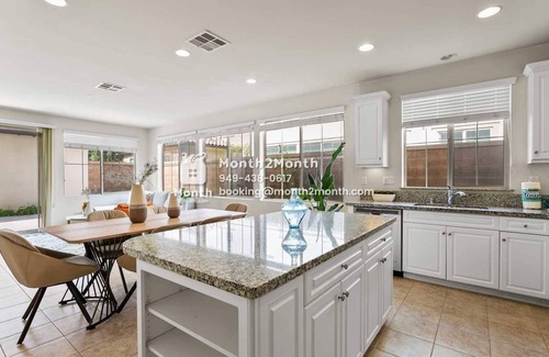 Portola Springs Casa | Elegancy Acme on Bright Poppy #2943