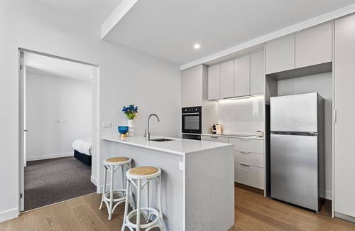 Preston Apartamento | Elegant 1-Bed by Shops with Rooftop Swimming Pool