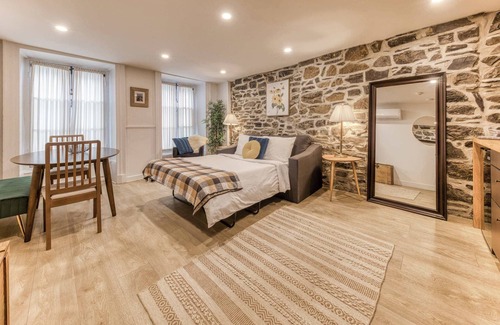 Vieux-Quebec-Cap-Blanc-colline Parlementaire Hotel | Elegant 1 Bedroom Suite