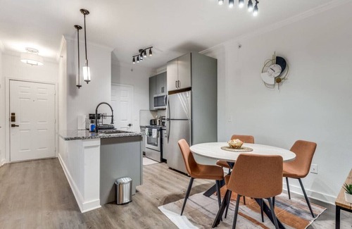 McNeil Apartamento | Elegant 1 Bedroom with resort style pool near The Domain