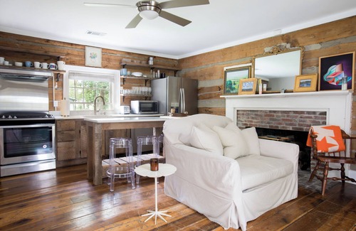 Franklin Cabina | Elegant 1800's cabin in charming downtown Franklin 25 min South of Nashville