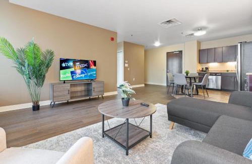 Downtown Pittsburgh Apartamento | Elegant 1BD High Rise with City Views in DT Pitts