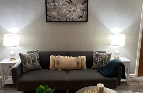 Ottawa Casa | Elegant 1Bed/1Bath Pets OK, Close to ProMedica, UT
