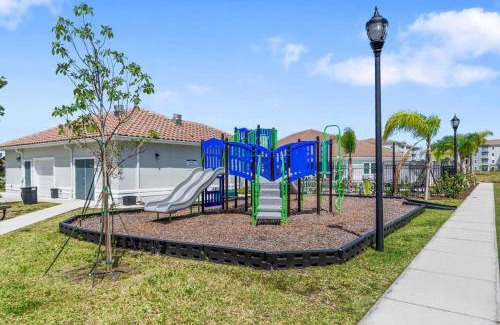 Melbourne Apartamento | Elegant 1BR/1BA Condo with Pool, Gym and Laundry