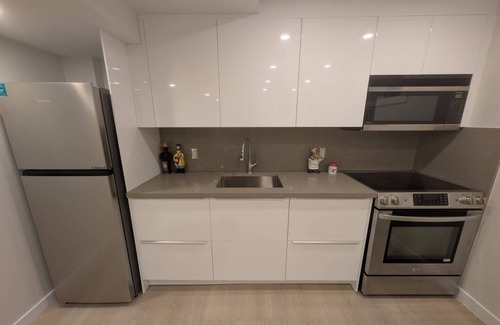 Richmond Hill Casa | Elegant 1BR Apartment w/Private Entrance & Parking