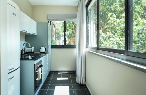 Tel Aviv City Center Apartamento | Elegant 1BR Dizengoff Apt by Sea N' Rent