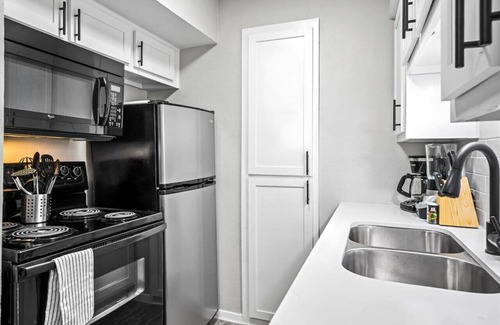 Brentwood Apartamento | Elegant 1BR Haven - 10 Min to Downtown Austin