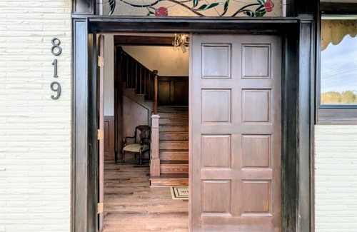 Newberg Condominio | Elegant 1BR Loft in Historic Downtown Newberg – The 1888