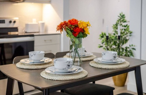 Cite Multimedia Apartamento | Elegant 1BR Retreat | Chic Stay in Old Port