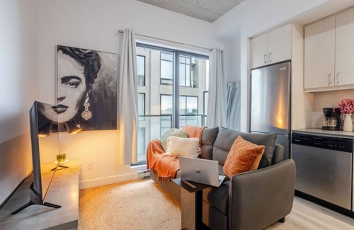 Cite Multimedia Apartamento | Elegant 1BR Retreat | Chic Stay in Old Port