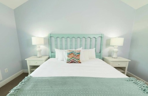 Lackey Complejo | Elegant 1BR Stay Featuring Outdoor Dining Area + Peaceful Surroundings | 2 Units